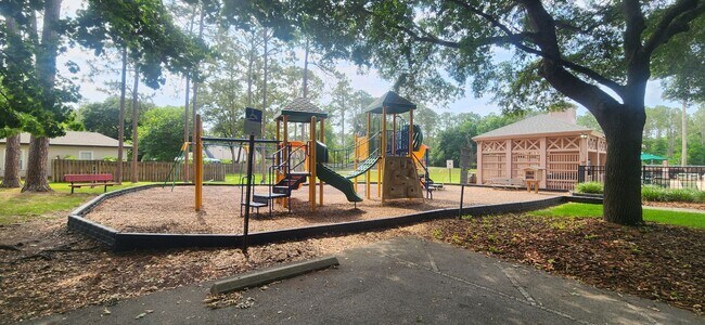 Building Photo - Beautiful, well-maintained 3-bedroom, 2-bathroom home