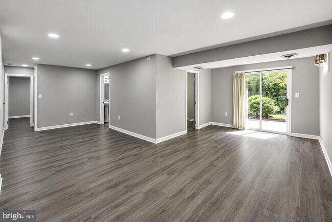 Building Photo - 15025 Timberlake Dr