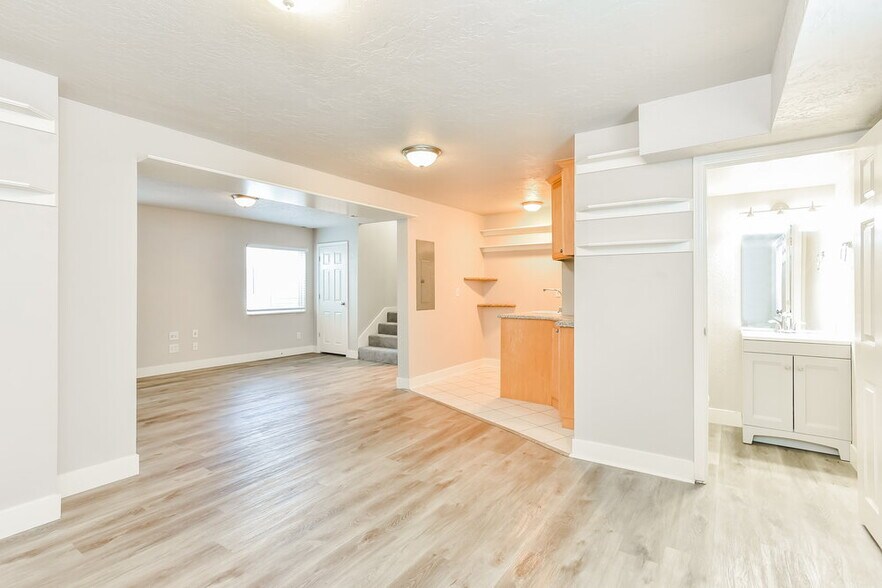 Building Photo - 4778 S Hanauer St