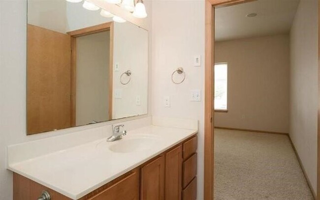 Building Photo - $1,395 | 2 Bedroom, 2 Bathroom Condo | Pet...