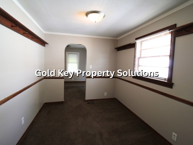 Building Photo - 3 BR 1 BA House in Meadowbrook Area with G...