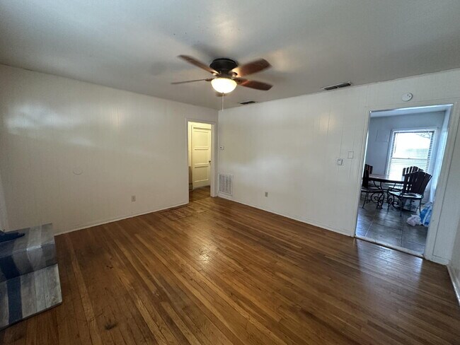 Building Photo - Four Bedroom in Tech Terrace or Three bed ...