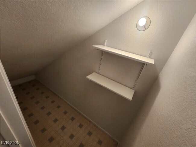 Building Photo - 25 Jensen Dr