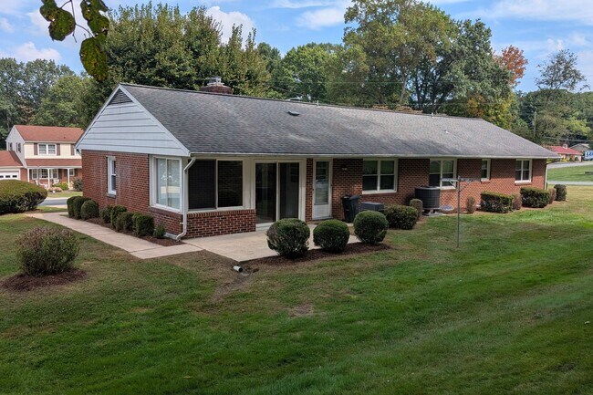 Building Photo - BEL AIR - GREEN VALLEY MANOR