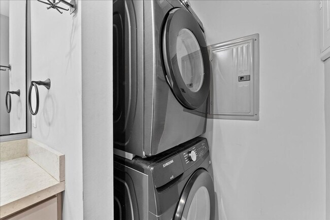 Building Photo - 1182 West Blvd