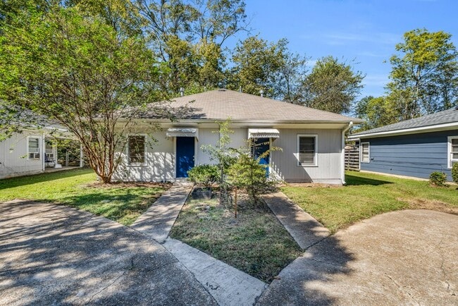 Building Photo - 305 Old West Point Rd