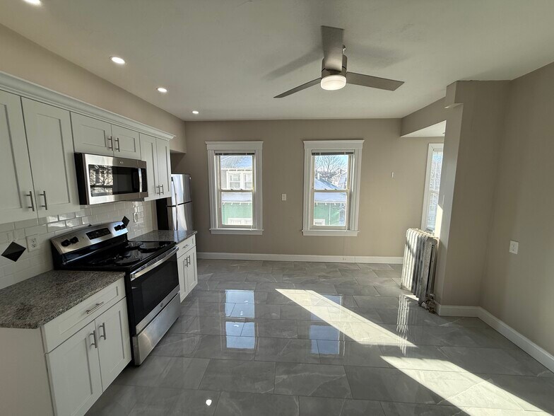 Building Photo - 148 Vernon St