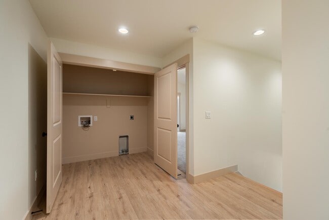 Building Photo - 405 Par Ave