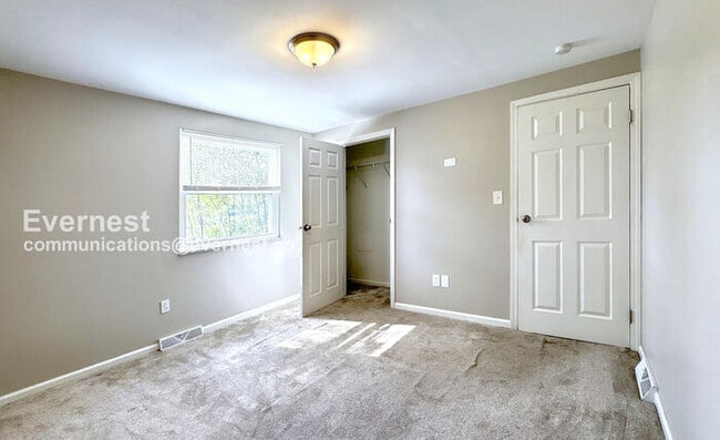 Building Photo - 588 Catskill Dr