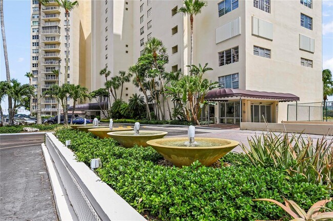 Building Photo - 11111 Biscayne Blvd