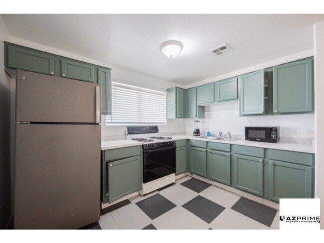 Building Photo - FREE FIRST MONTH'S RENT MOVE IN SPECIAL! Modern 2/1 Phoenix Apartment - Comfort &amp; Convenience...
