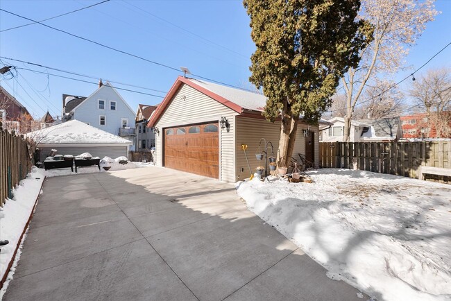 Building Photo - 2509-2511-2511 N Cramer St