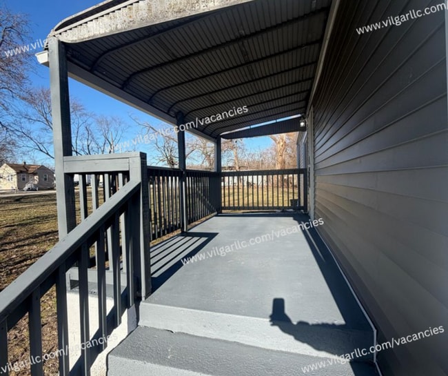 Building Photo - Newly Renovated 2-Bedroom • 1-Bathroom Home.