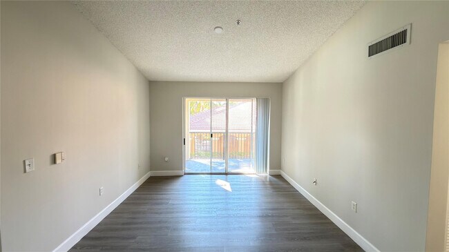 Building Photo - 8000 Nob Hl Rd