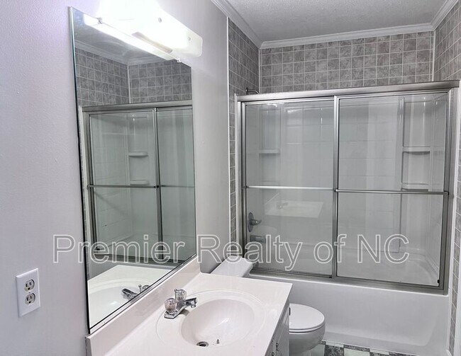 Building Photo - 420 Tot St