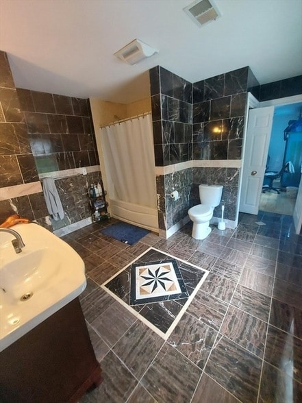 Building Photo - 1 Chestnut St