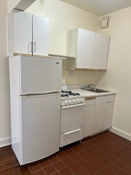 Building Photo - 553 W 148th St