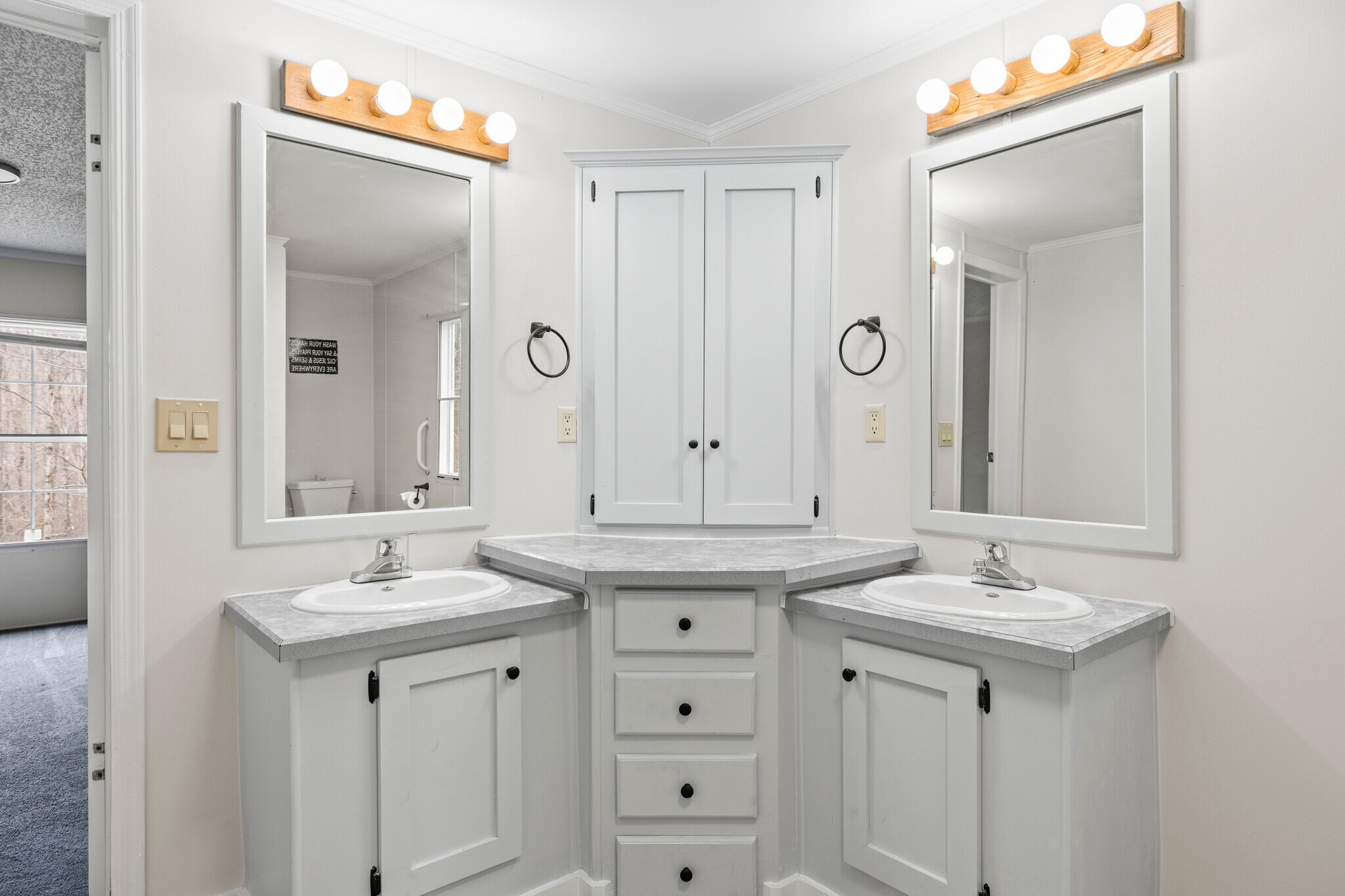 Building Photo - 209 Varner Dr SW