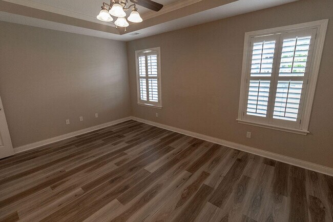 Building Photo - 6900 Madison Creek Dr