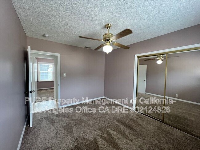 Building Photo - 2667 S Dolphin St