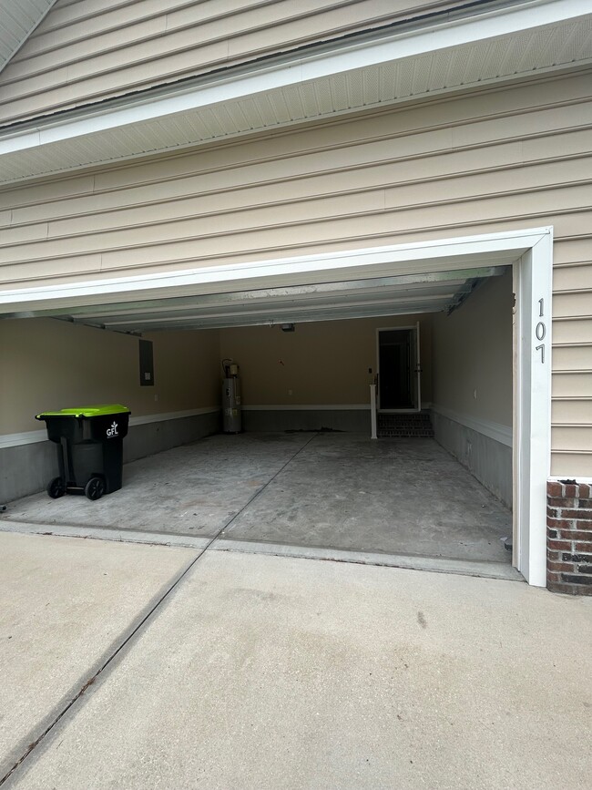 Building Photo - 107 Silver Peak Dr