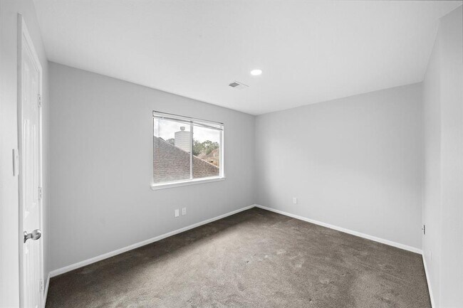 Building Photo - 17527 W Copper Lakes Dr