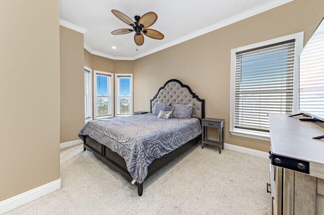 Building Photo - 1242 W Lagoon Ave