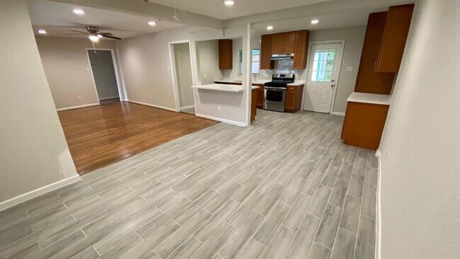 Building Photo - 2406 Rosemead Dr