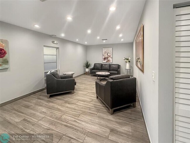 Building Photo - 3520 Oaks Way