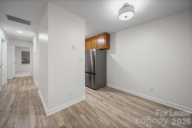 Building Photo - 1110 Chandler Dr