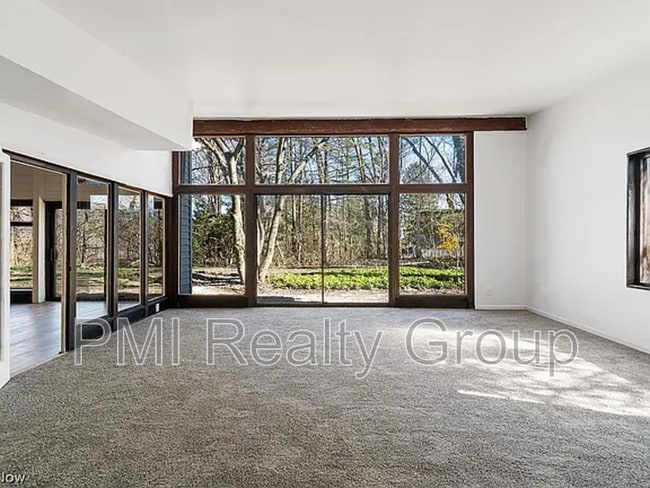 Building Photo - 607 Castle Blvd