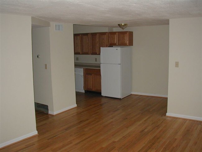 Building Photo - 350 E 12th Ave