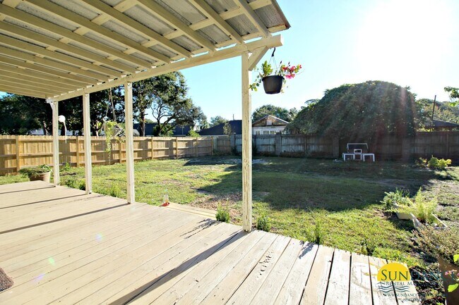 Building Photo - Lovely 3 Bedroom Home in Fort Walton