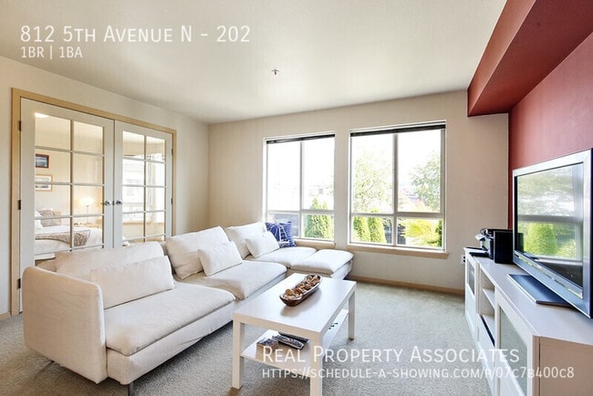 Building Photo - 812 5th Ave N
