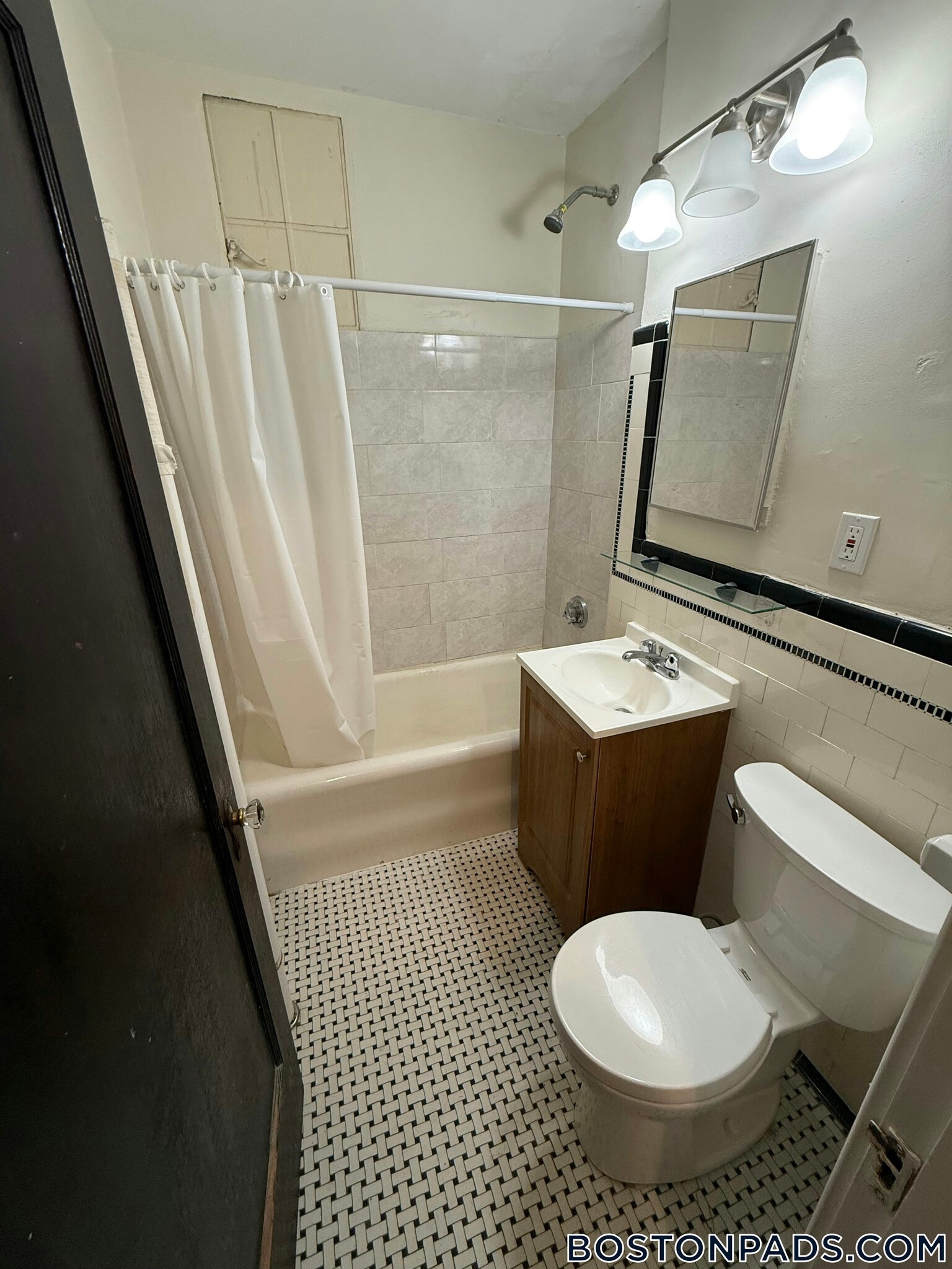 Building Photo - 349 Pleasant St