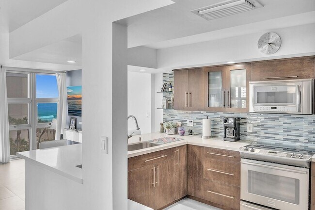 Building Photo - 525 N Ocean Blvd