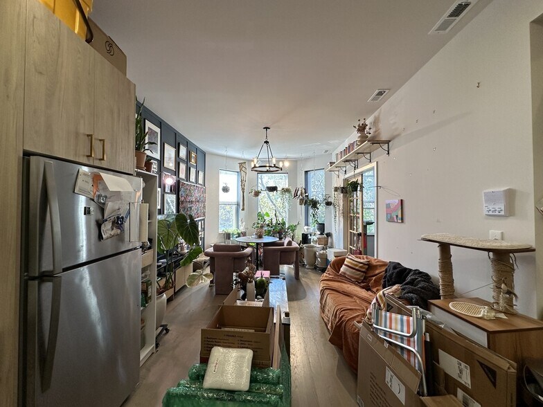 Building Photo - 843 N Mozart St