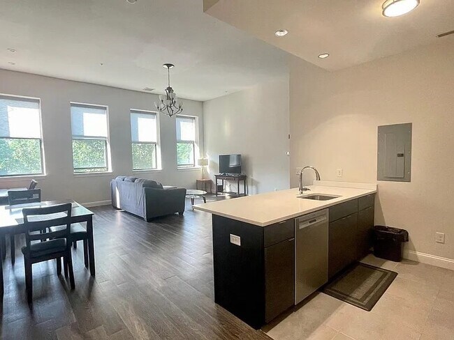 Building Photo - 1022 Hancock St