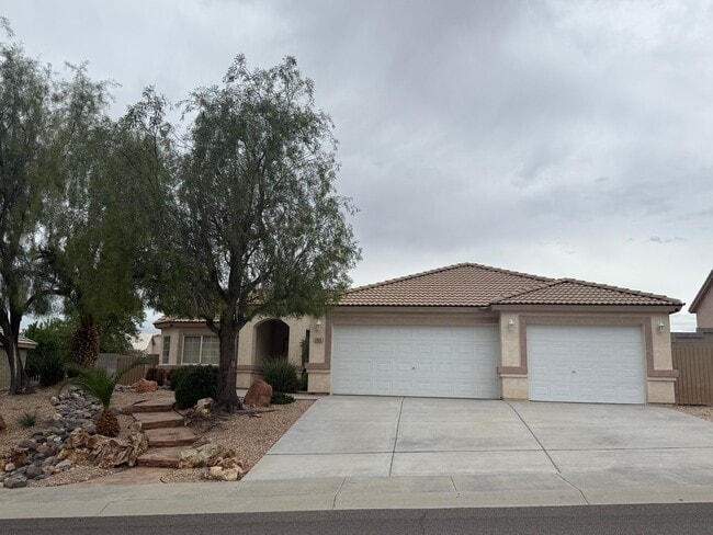 Building Photo - Beautifully Landscaped Home in Desert Foothills