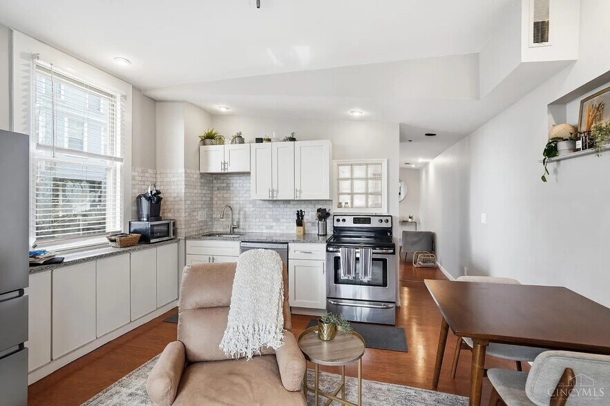 Building Photo - 535 Klotter Ave