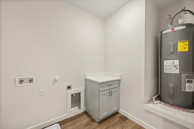 Building Photo - 593 Galt Dr