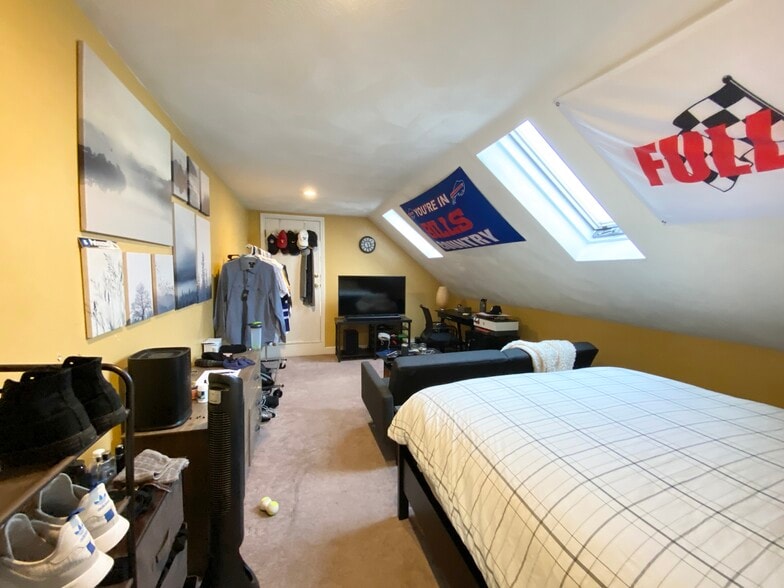 Building Photo - 27 Spring Garden St