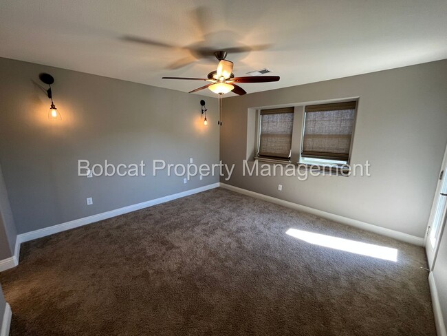 Building Photo - 3 Bedroom 2.5 Bathroom Townhouse in Carson...