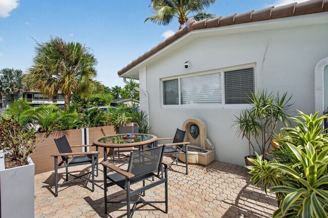 Building Photo - 2270 SE 5th St