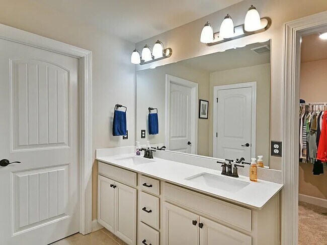 Building Photo - 30 Winged Bourne Ct