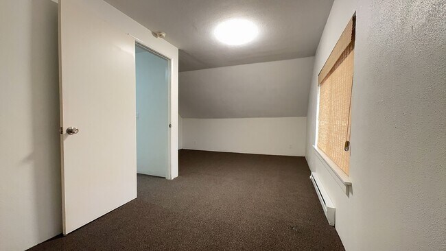 Building Photo - 332 W 5th Ave