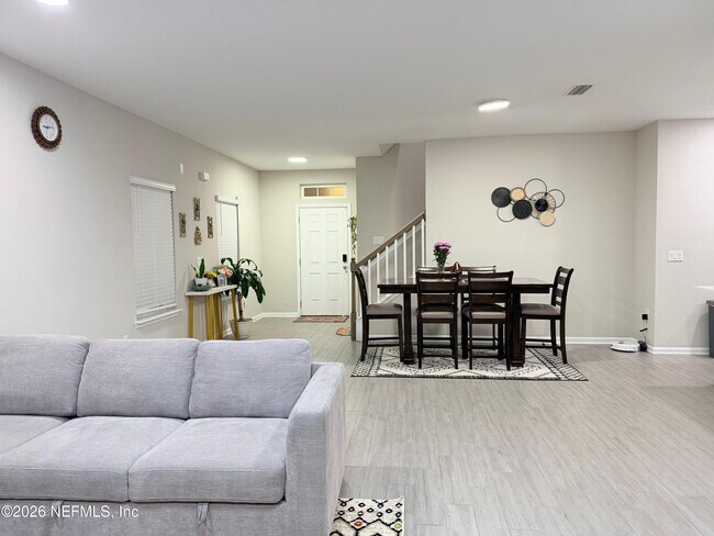 Building Photo - 70 Golden Fern Dr
