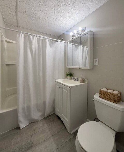 Building Photo - 341 Allen St