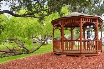 Building Photo - Silver Creek Apartments