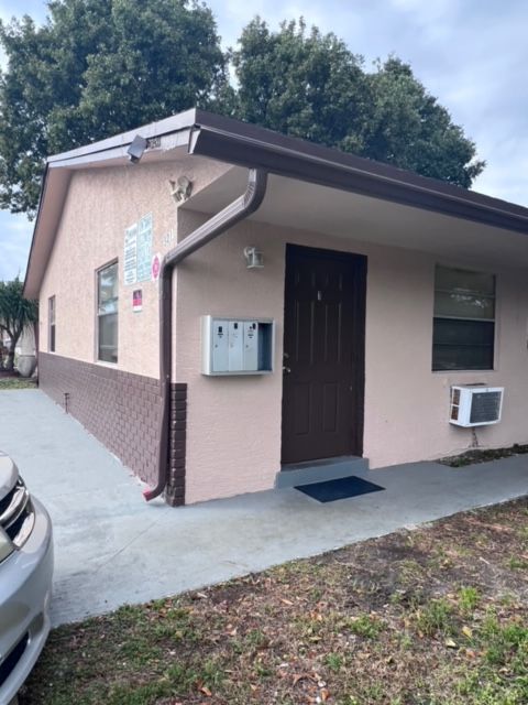 Building Photo - 5211 NW 17th Ct